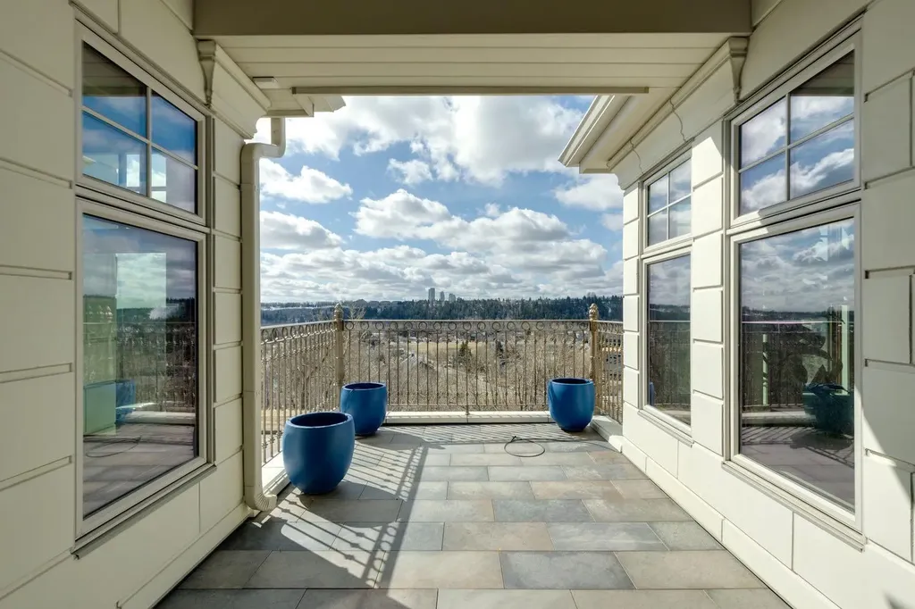 2908 Toronto Crescent NW Calgary AB T2N 3W2