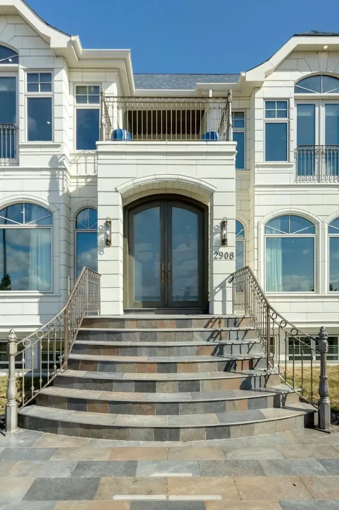 2908 Toronto Crescent NW Calgary AB T2N 3W2