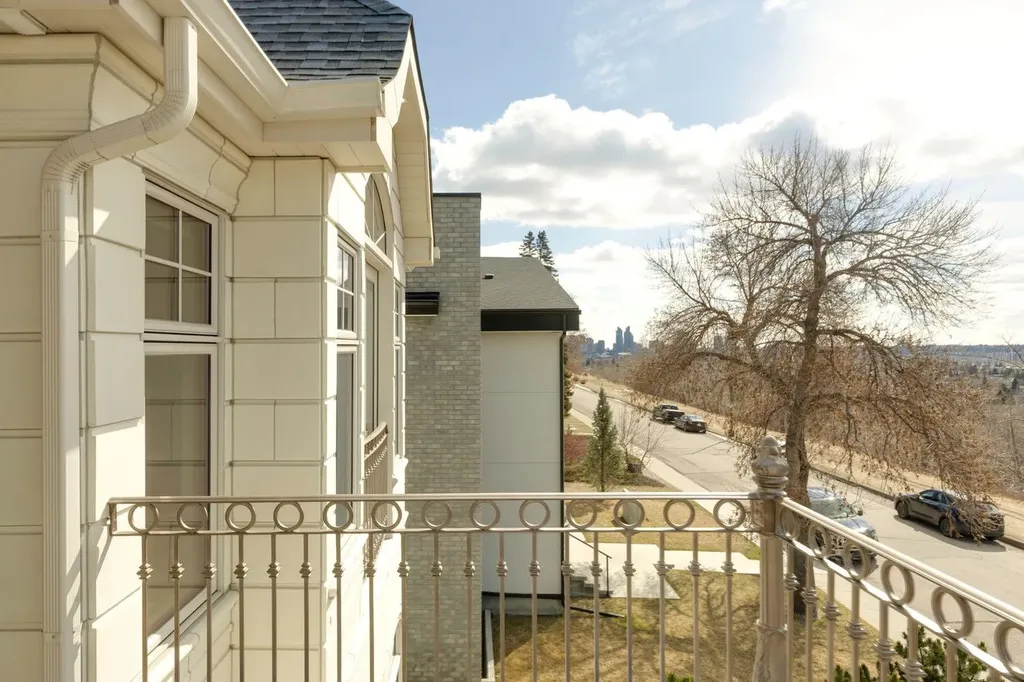 2908 Toronto Crescent NW Calgary AB T2N 3W2