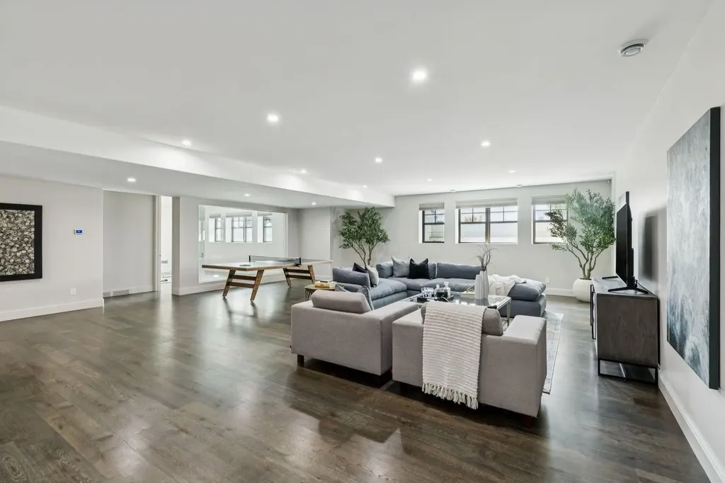 2908 Toronto Crescent NW Calgary AB T2N 3W2