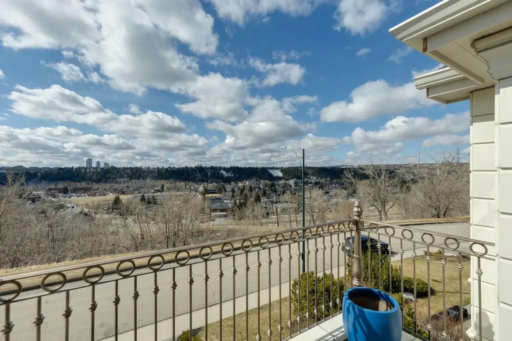 2908 Toronto Crescent NW Calgary AB T2N 3W2