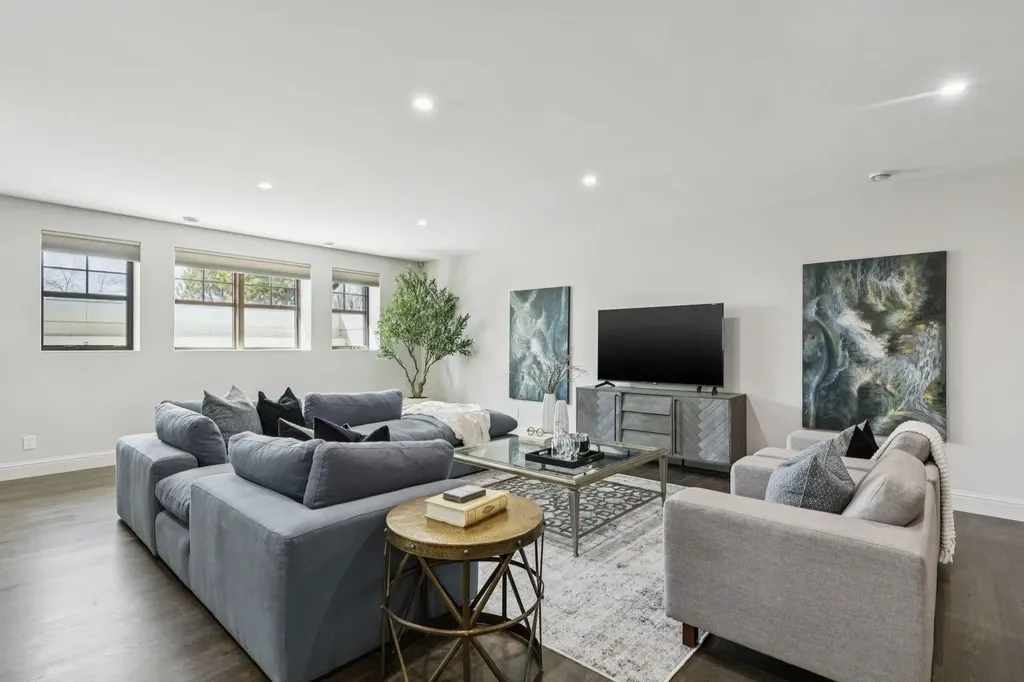 2908 Toronto Crescent NW Calgary AB T2N 3W2