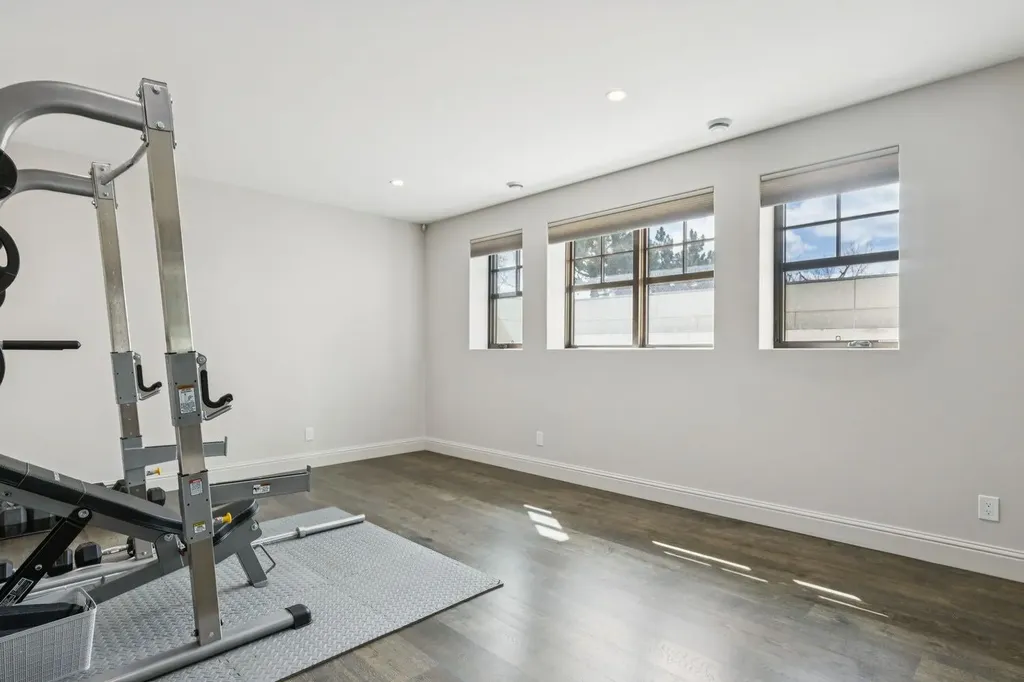 2908 Toronto Crescent NW Calgary AB T2N 3W2
