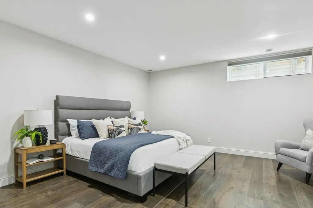 2908 Toronto Crescent NW Calgary AB T2N 3W2