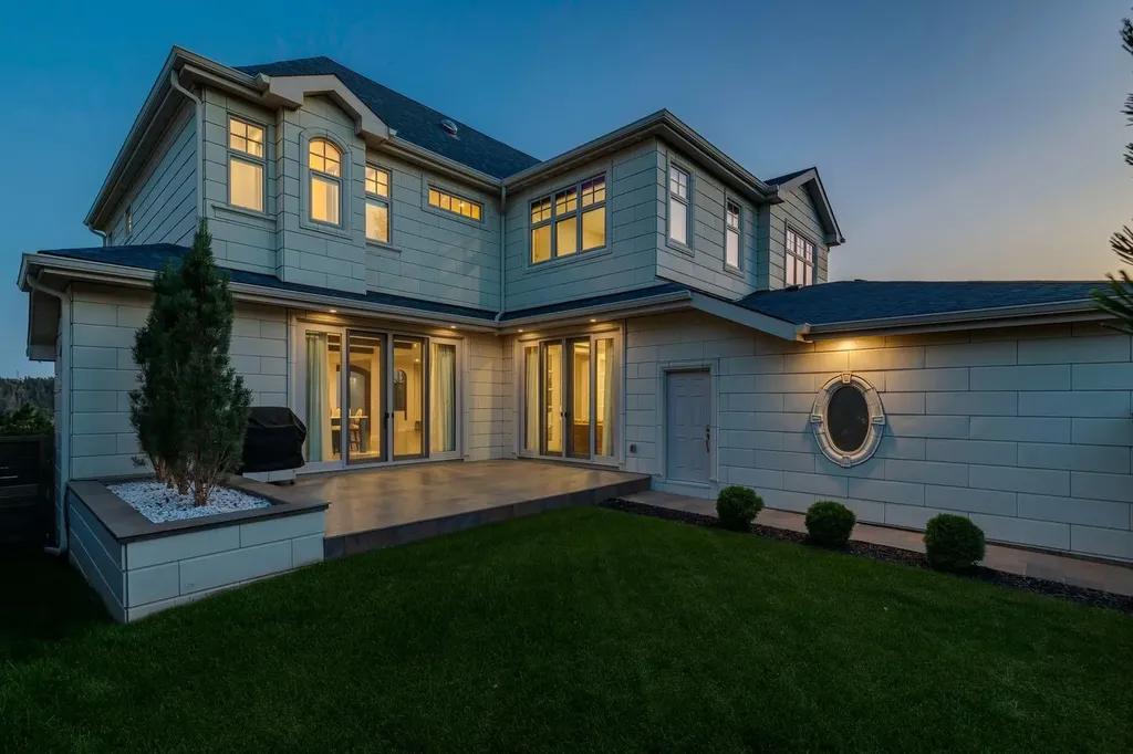 2908 Toronto Crescent NW Calgary AB T2N 3W2