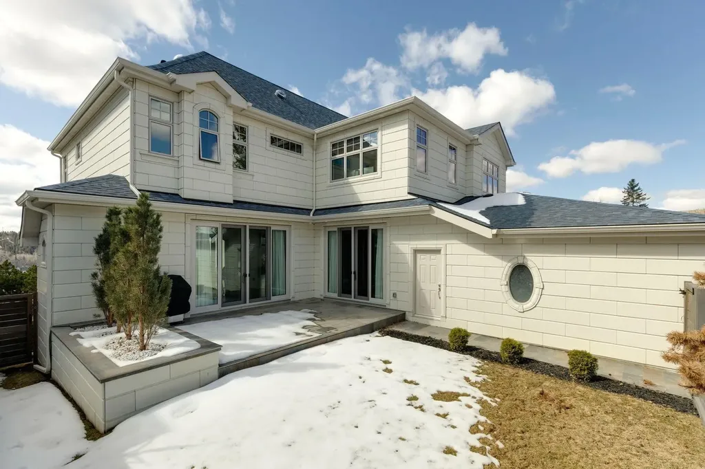 2908 Toronto Crescent NW Calgary AB T2N 3W2