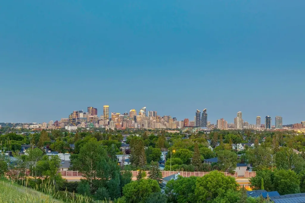 2908 Toronto Crescent NW Calgary AB T2N 3W2