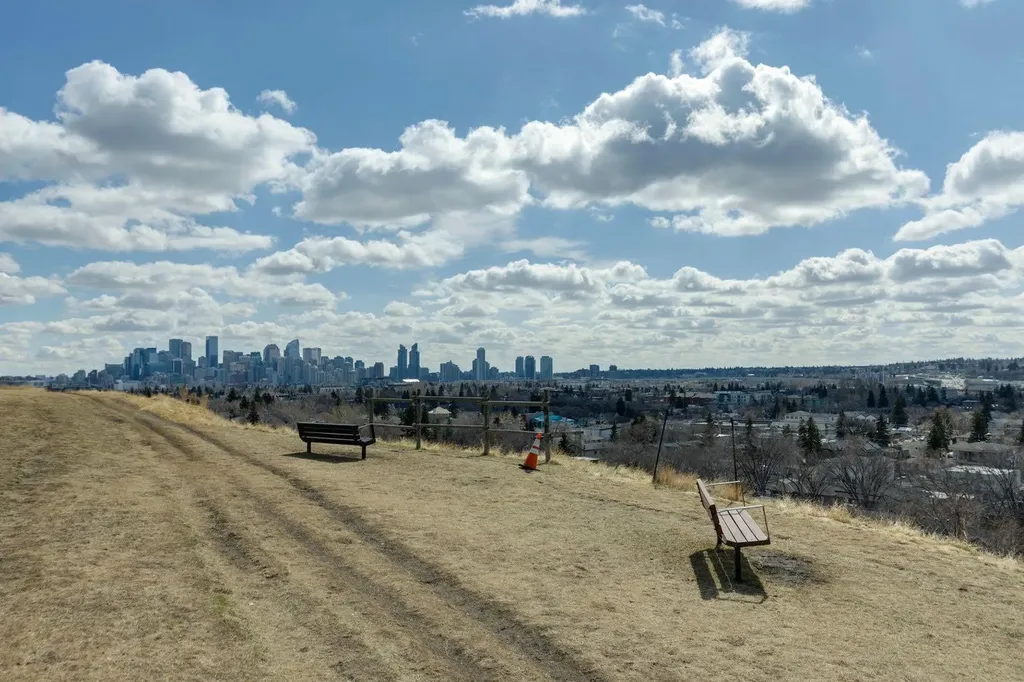 2908 Toronto Crescent NW Calgary AB T2N 3W2