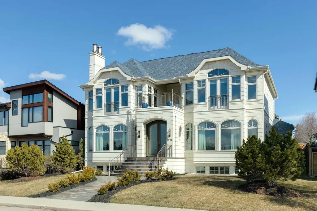 2908 Toronto Crescent NW Calgary AB T2N 3W2