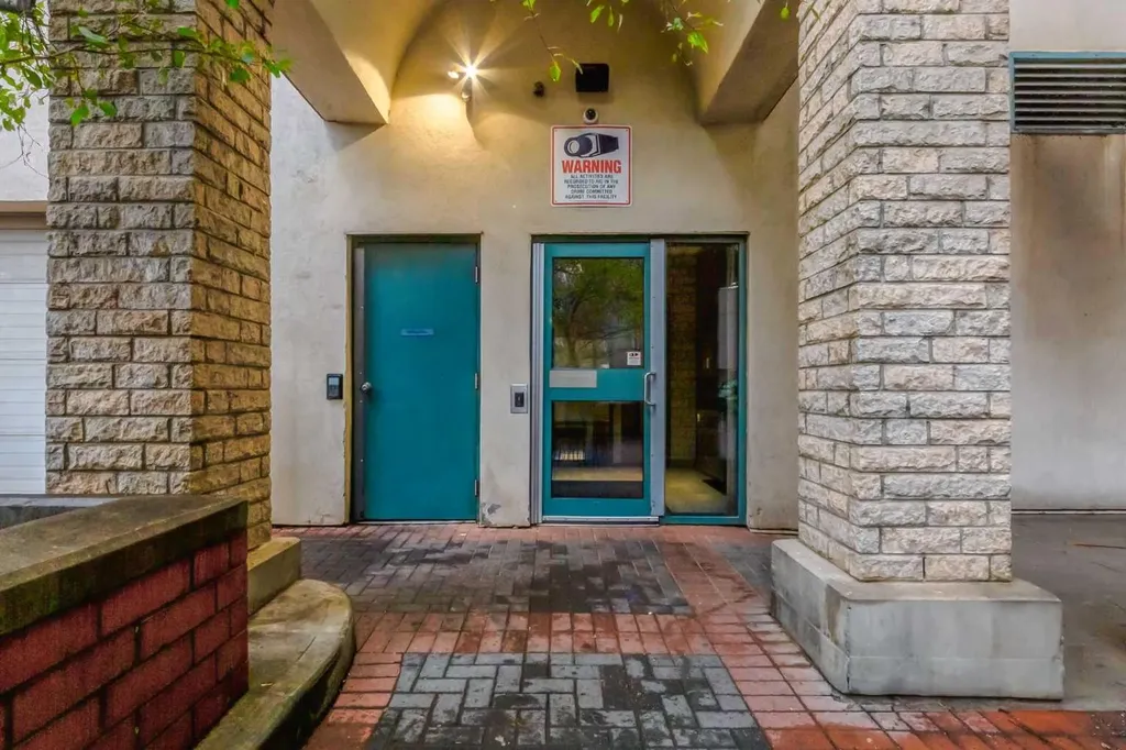 1111 6 Avenue SW Calgary AB T2P 5M5