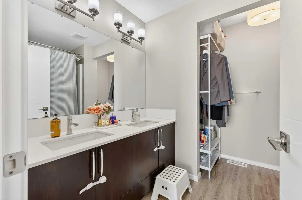 445 Redstone Walk NE Calgary AB T3N 1M5