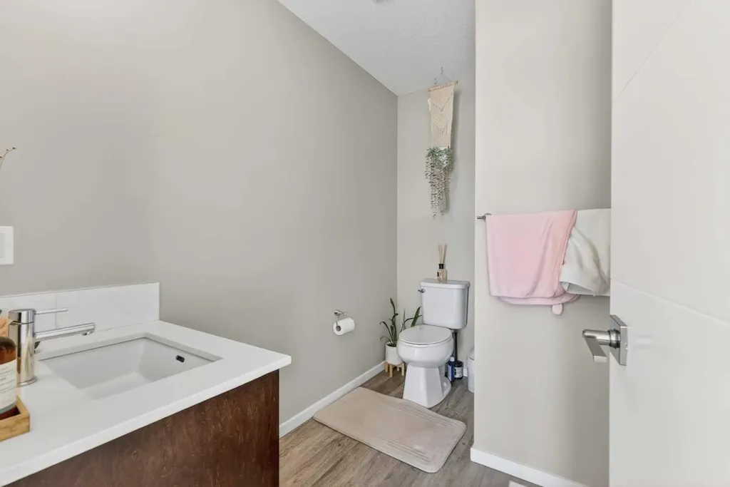 445 Redstone Walk NE Calgary AB T3N 1M5