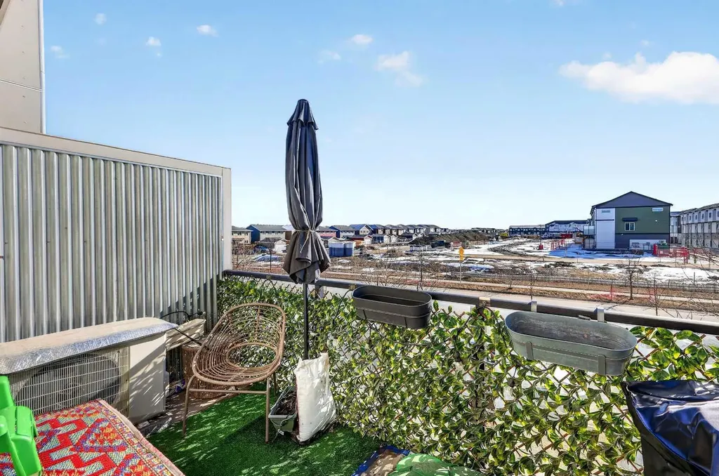 445 Redstone Walk NE Calgary AB T3N 1M5