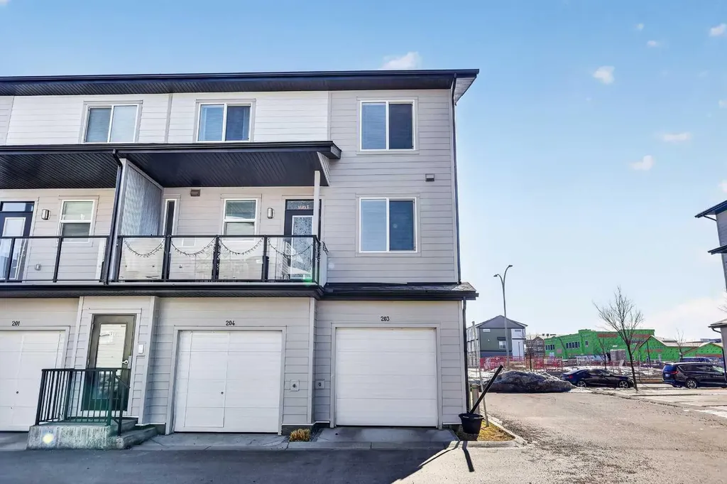 445 Redstone Walk NE Calgary AB T3N 1M5