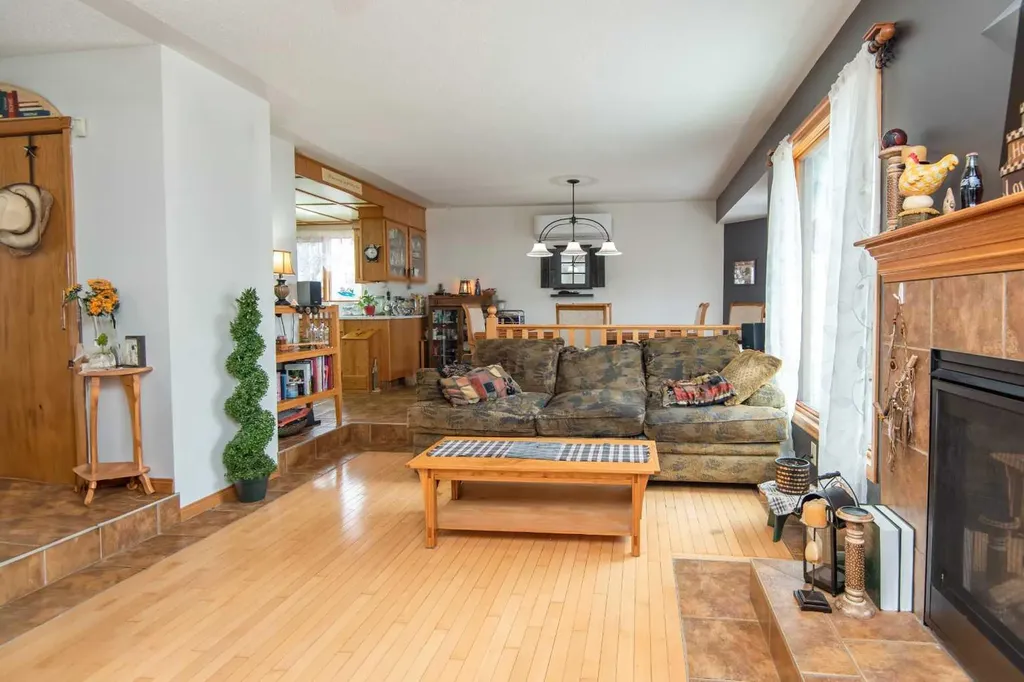 40421 Range Road 10 Rural Lacombe County AB T4L 1S6