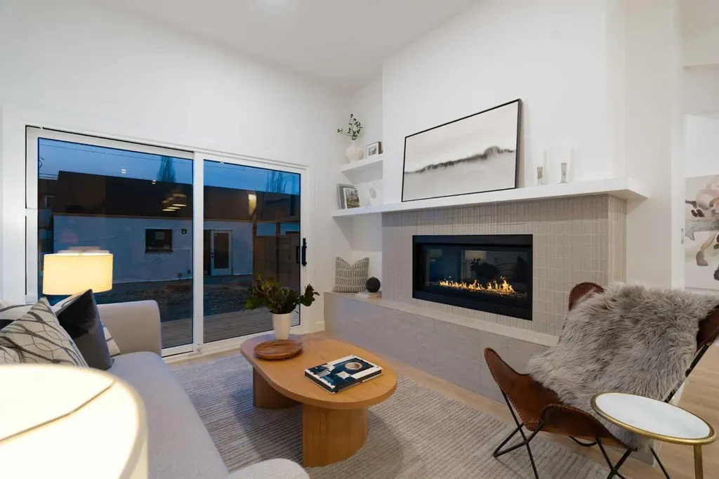 8916 33 Avenue Calgary AB T3B 1M6
