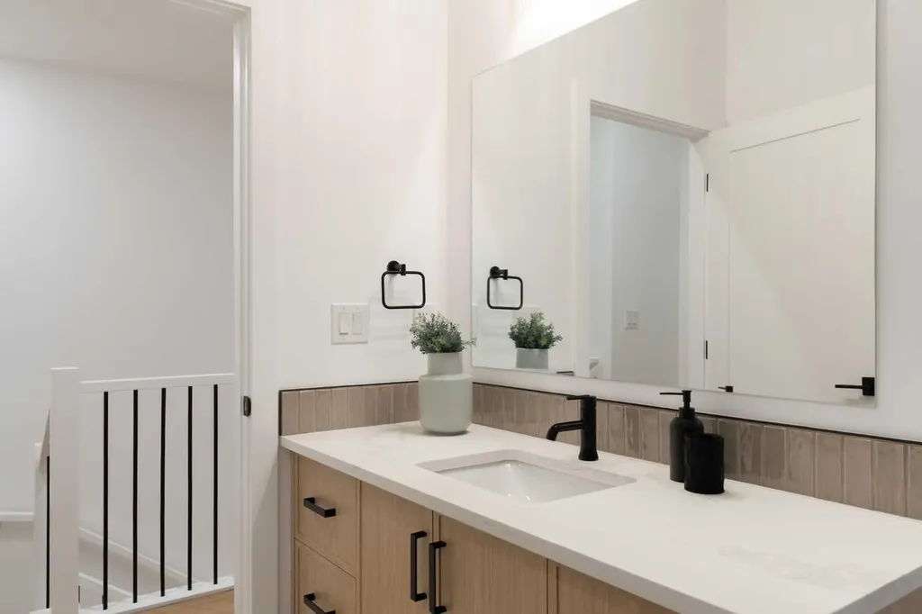8916 33 Avenue Calgary AB T3B 1M6