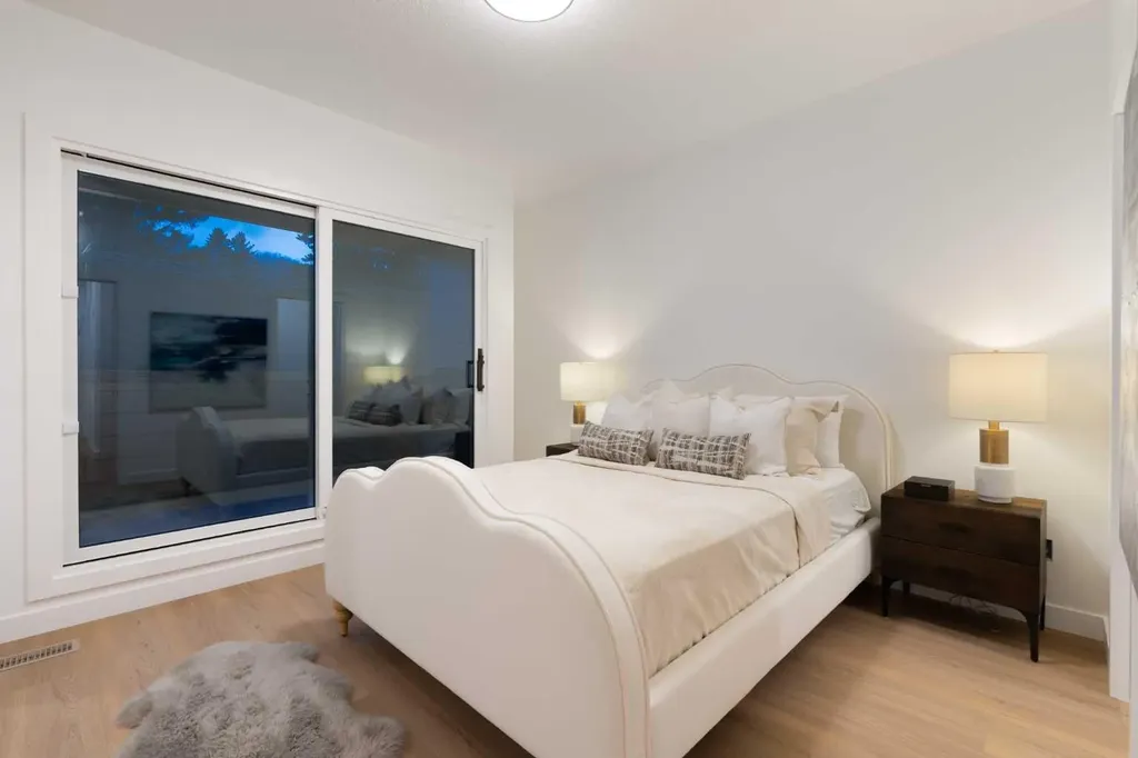 8916 33 Avenue Calgary AB T3B 1M6