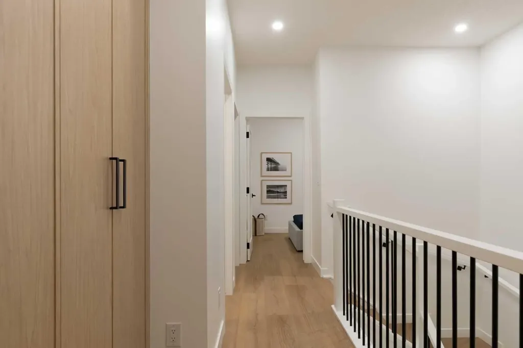 8916 33 Avenue Calgary AB T3B 1M6