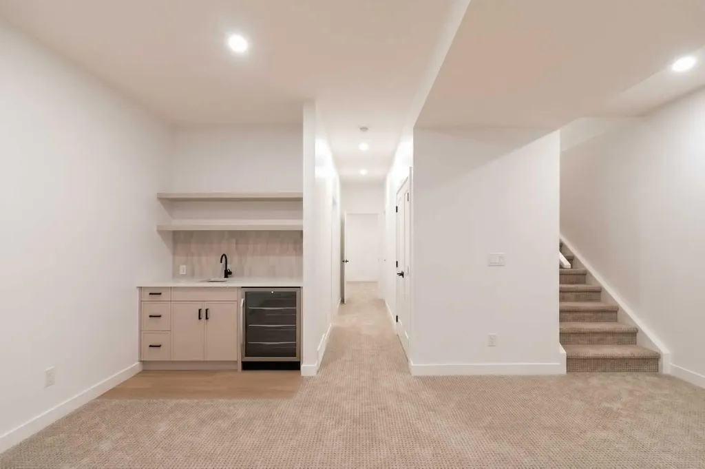 8916 33 Avenue Calgary AB T3B 1M6