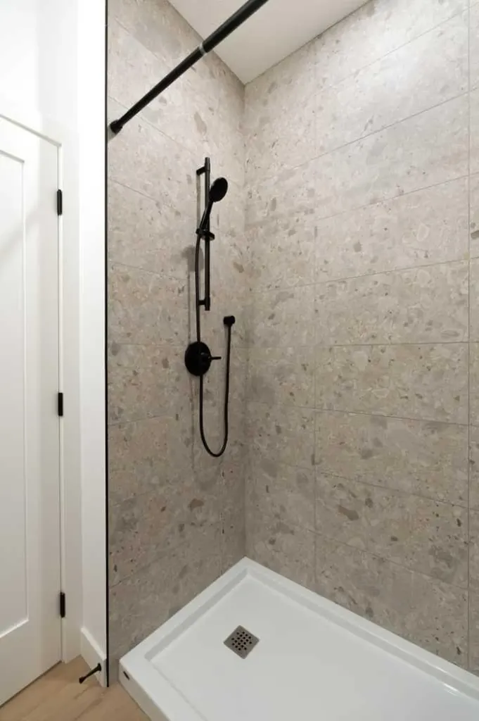 8916 33 Avenue Calgary AB T3B 1M6