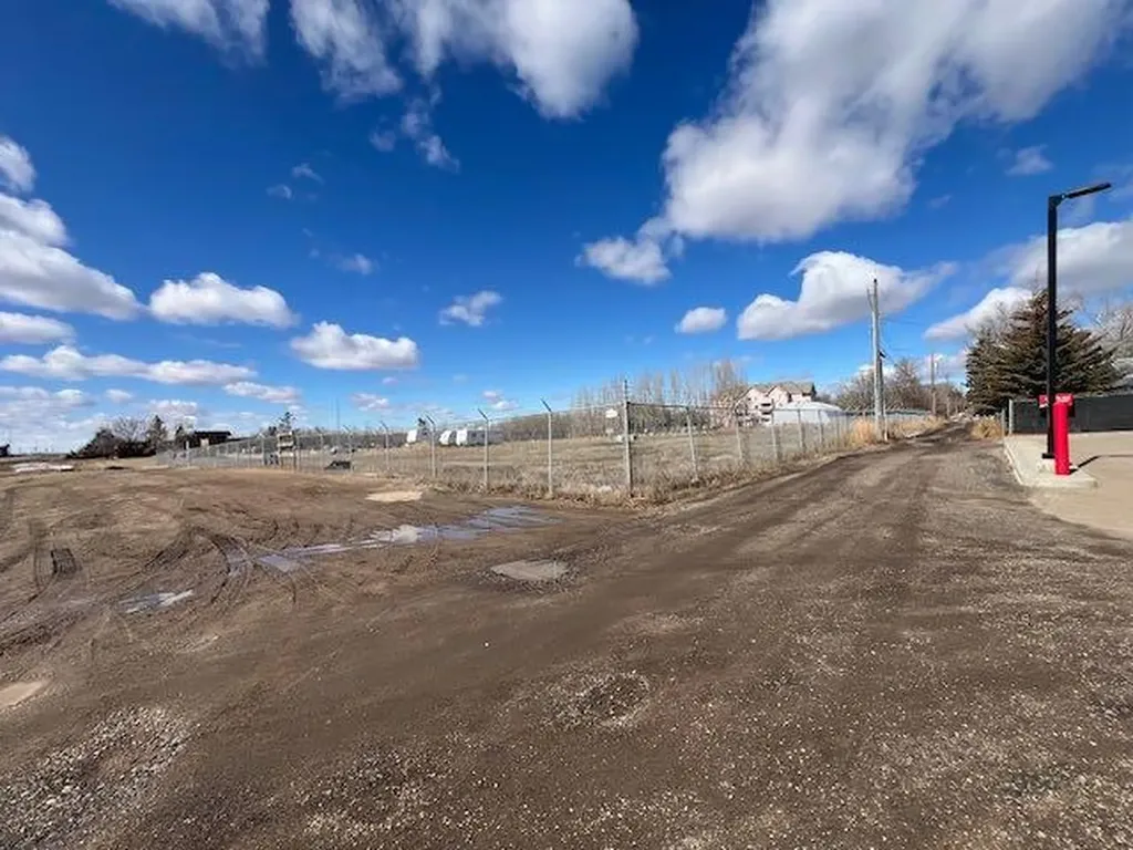 918 14 Avenue Wainwright AB T9W 1J9