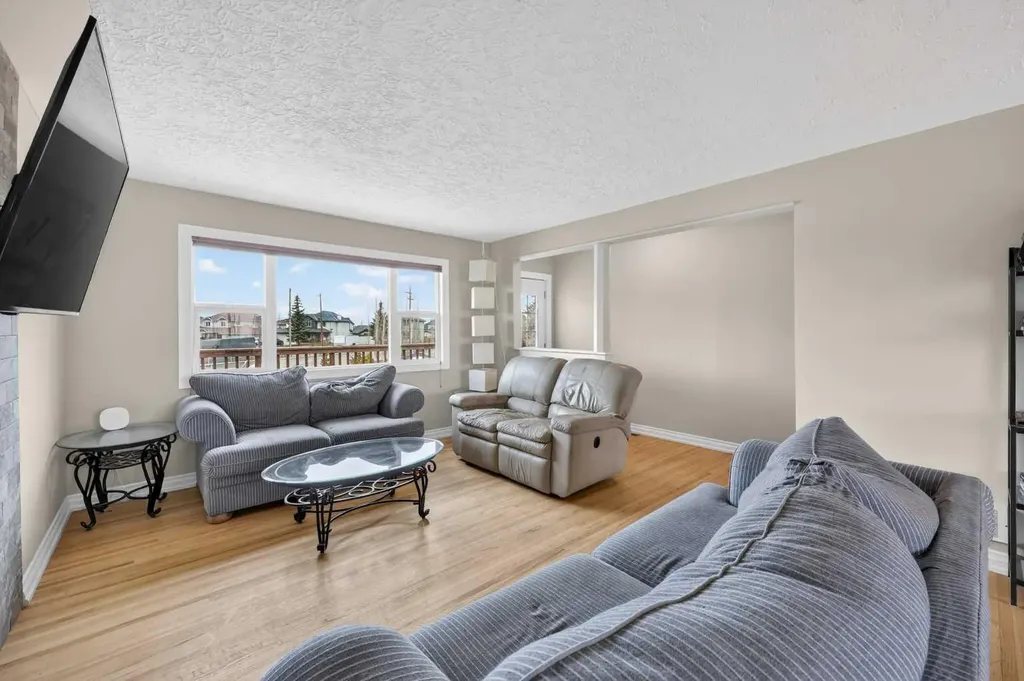 211 1 Avenue SE Langdon AB T0J 1X1