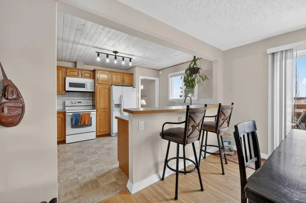 211 1 Avenue SE Langdon AB T0J 1X1