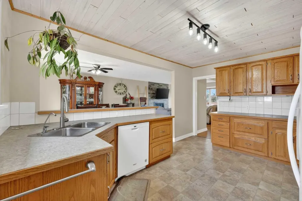 211 1 Avenue SE Langdon AB T0J 1X1