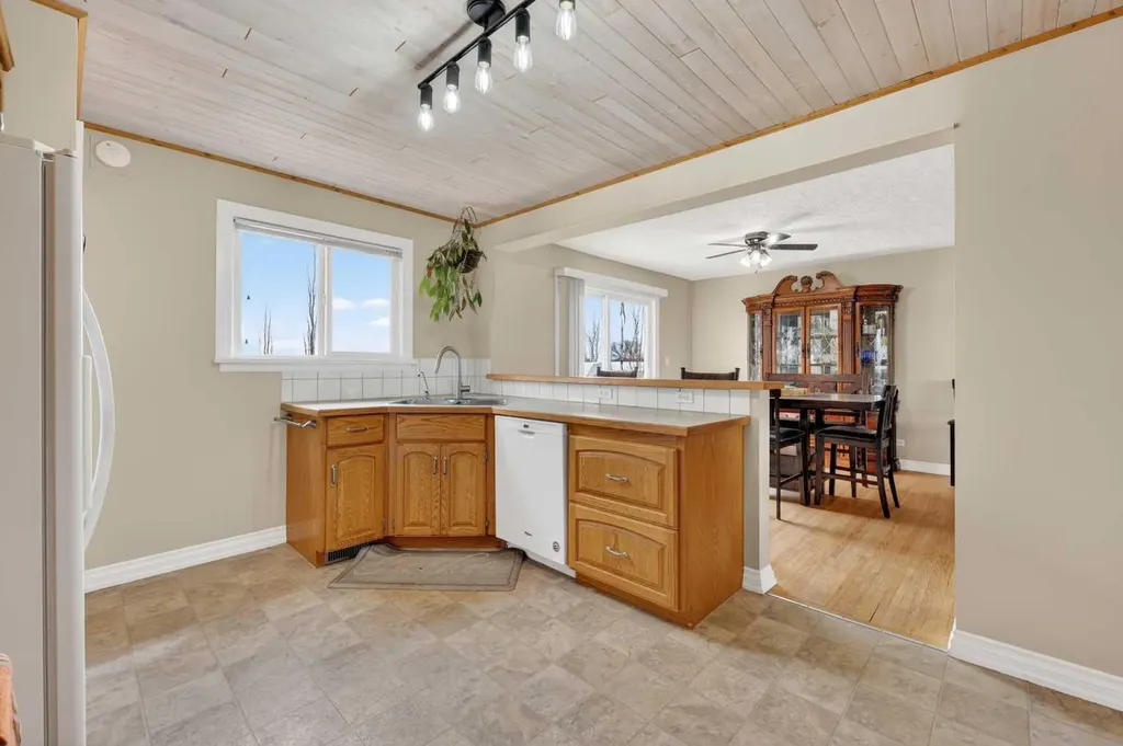 211 1 Avenue SE Langdon AB T0J 1X1