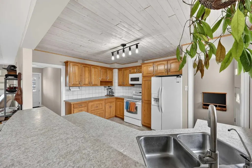 211 1 Avenue SE Langdon AB T0J 1X1