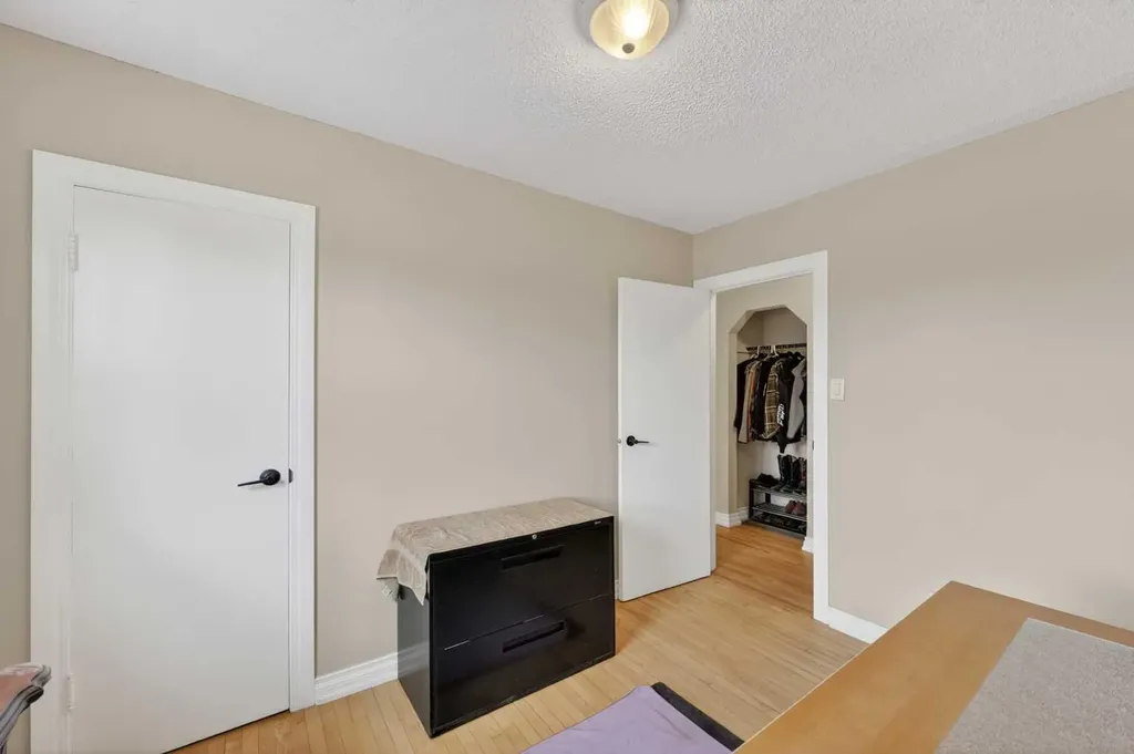 211 1 Avenue SE Langdon AB T0J 1X1