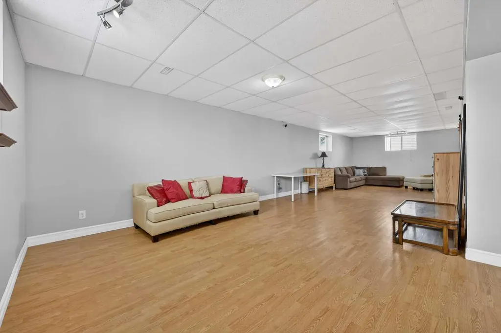 211 1 Avenue SE Langdon AB T0J 1X1