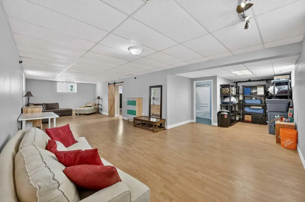 211 1 Avenue SE Langdon AB T0J 1X1