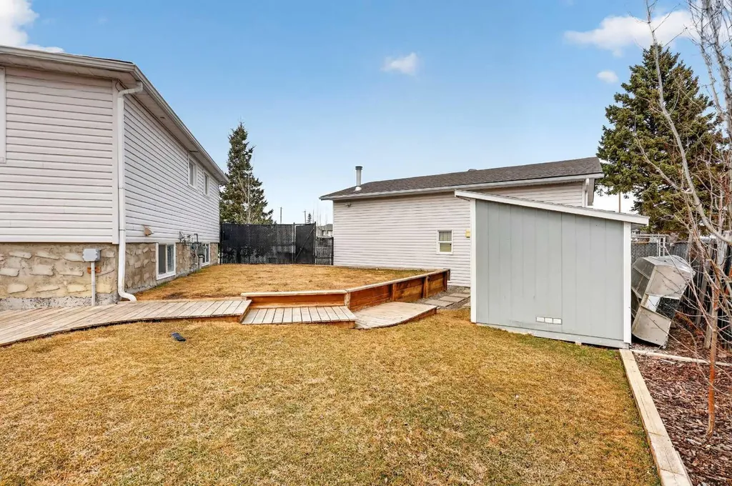 211 1 Avenue SE Langdon AB T0J 1X1