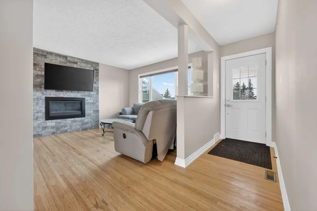 211 1 Avenue SE Langdon AB T0J 1X1