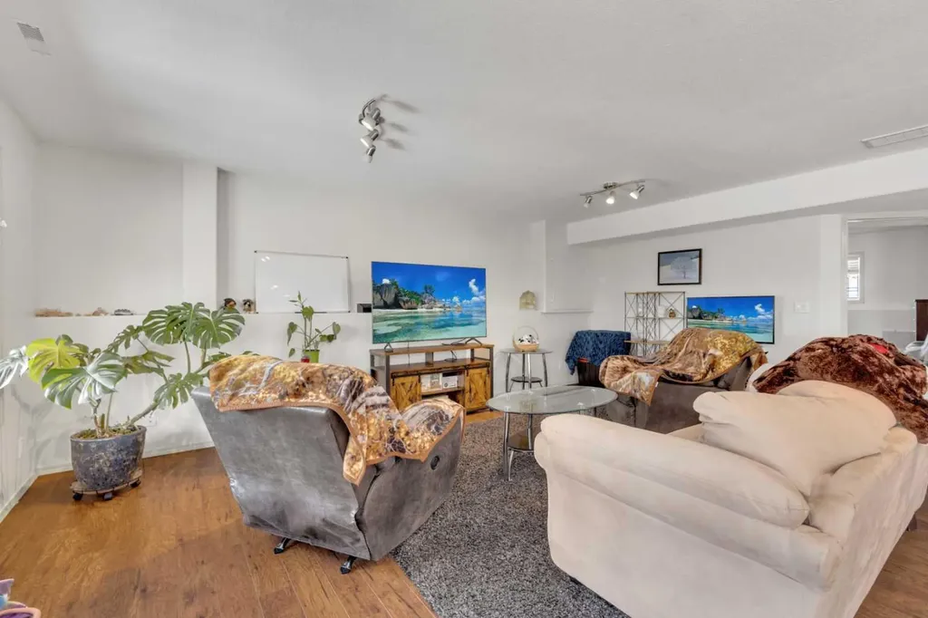 88 Valentine Crescent Red Deer AB T4R0E8