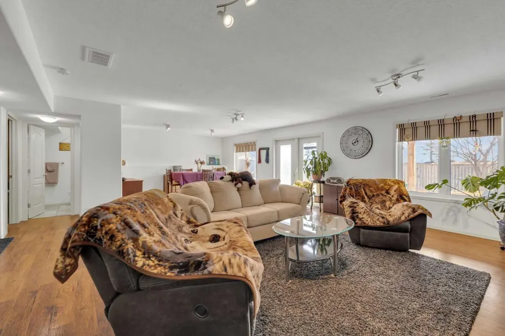 88 Valentine Crescent Red Deer AB T4R0E8