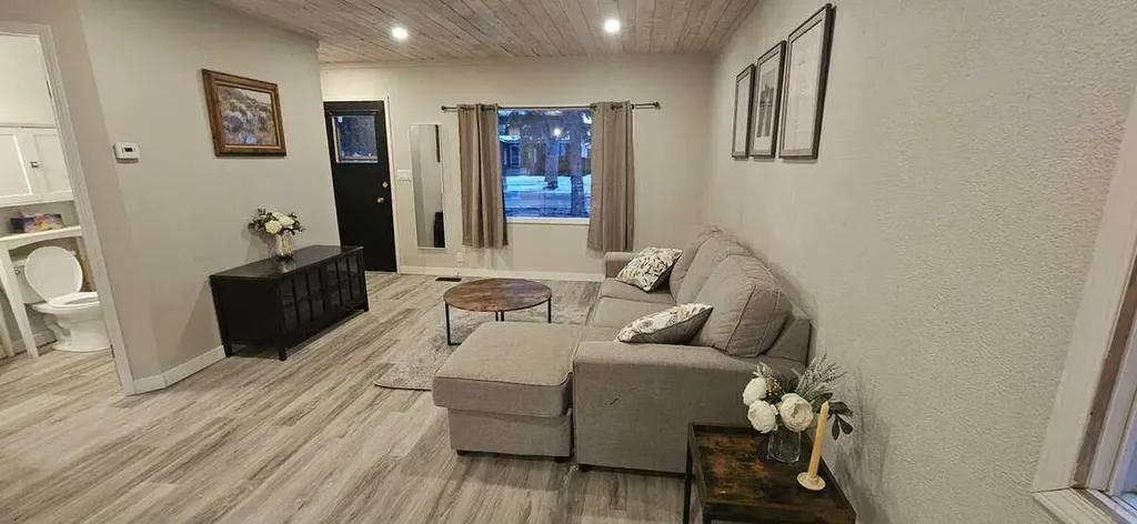 5489 51 Avenue Lacombe AB T4L 1K9