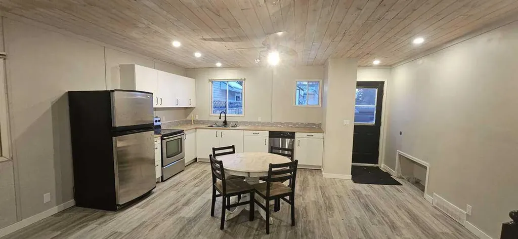 5489 51 Avenue Lacombe AB T4L 1K9