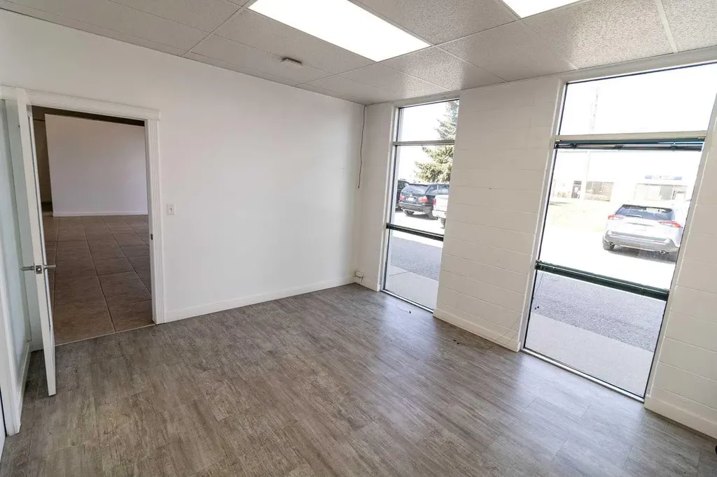 1925 39 Avenue NE Calgary AB T2E 6S8