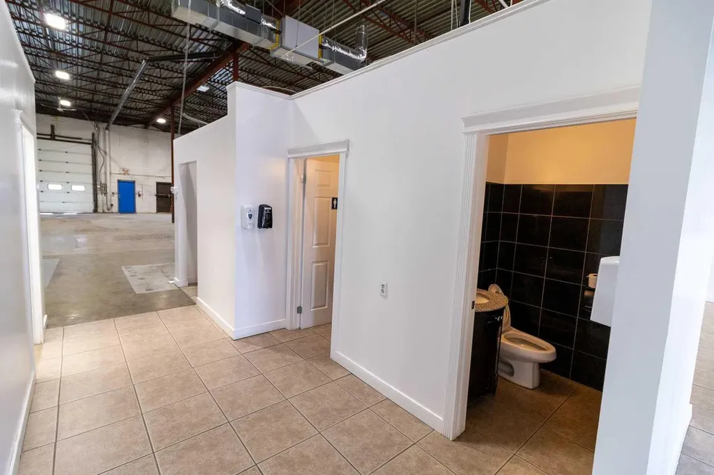 1925 39 Avenue NE Calgary AB T2E 6S8