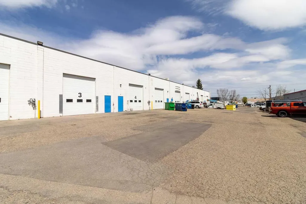 1925 39 Avenue NE Calgary AB T2E 6S8
