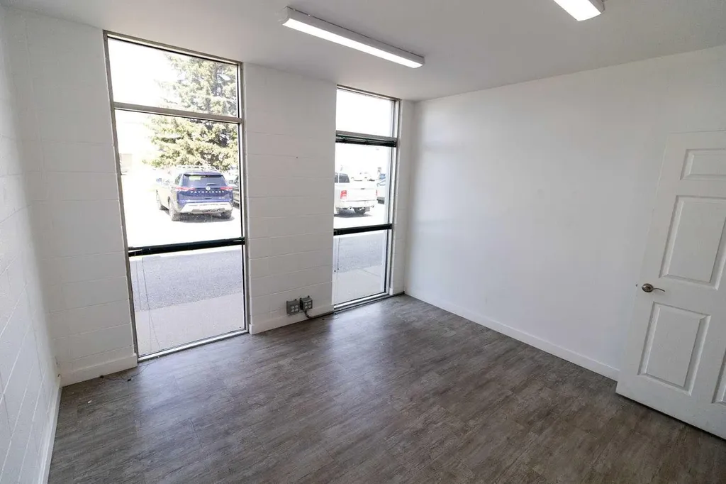 1925 39 Avenue NE Calgary AB T2E 6S8