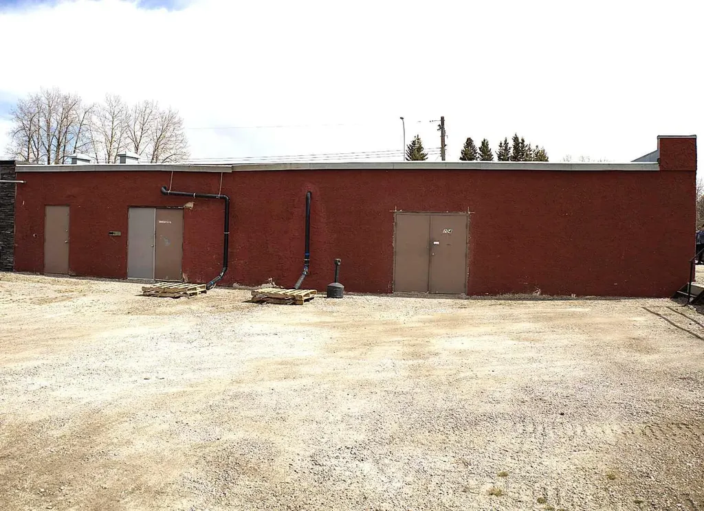 204 Centre Street N Sundre AB T0M 1X0