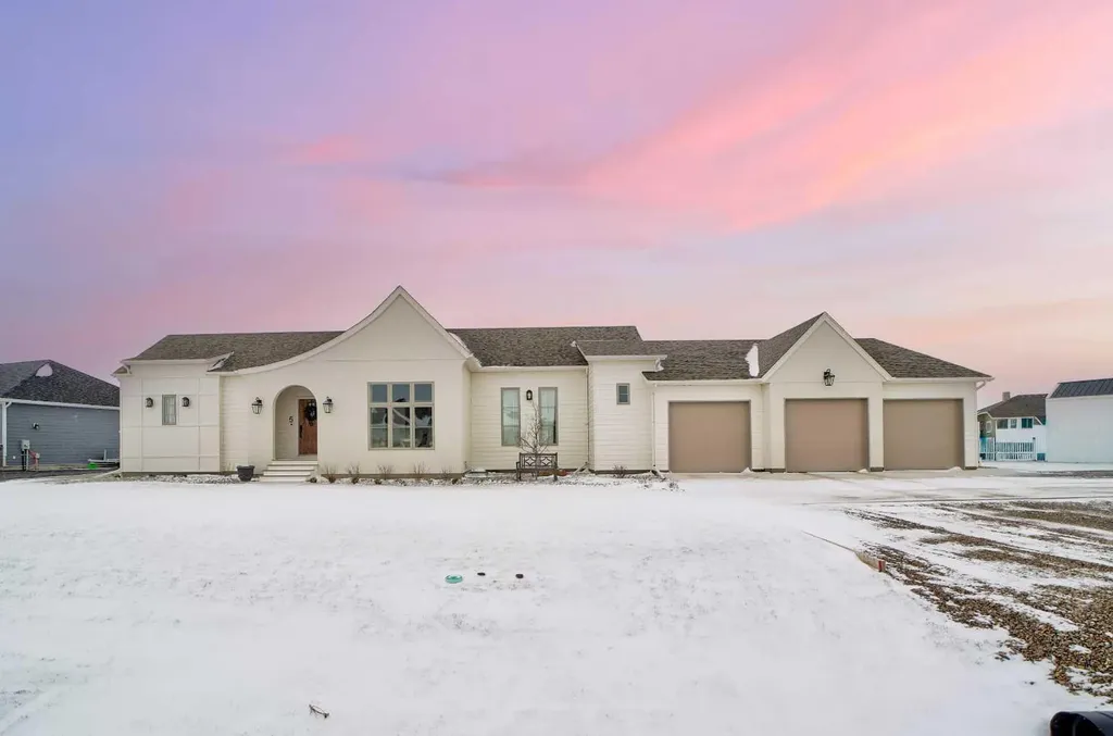 5 Quarry Bank Road Raymond AB T0K 2S0