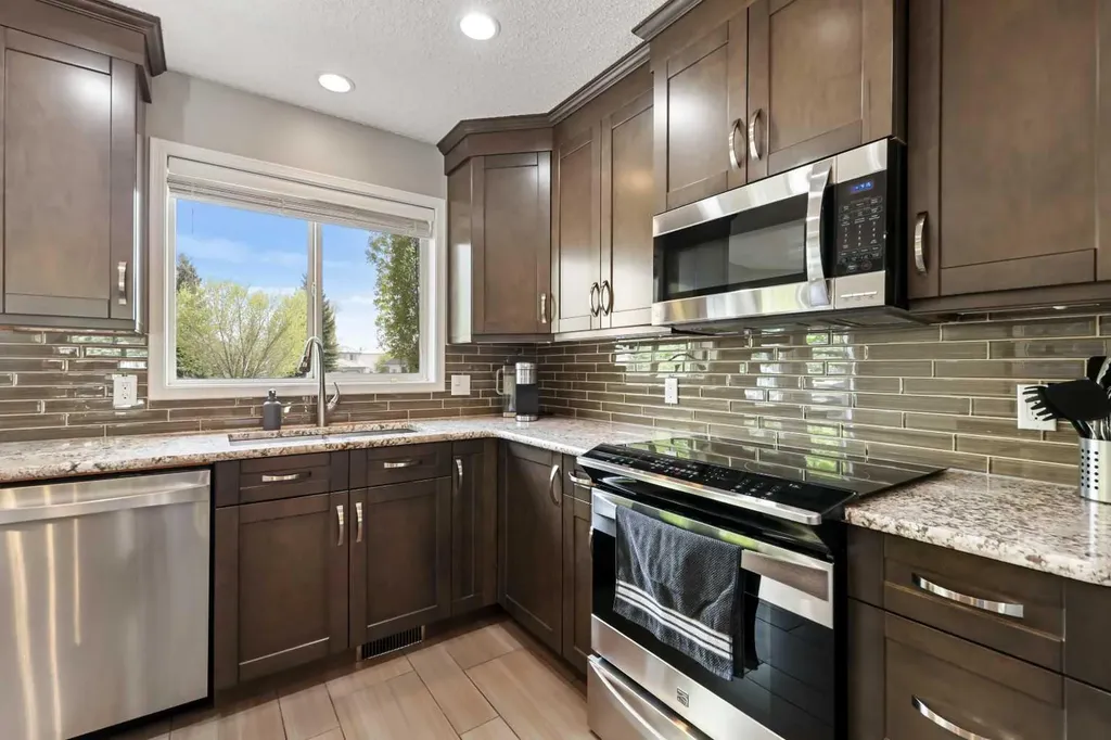 11 Strathmore Lakes Crescent Strathmore AB T1P 1L7