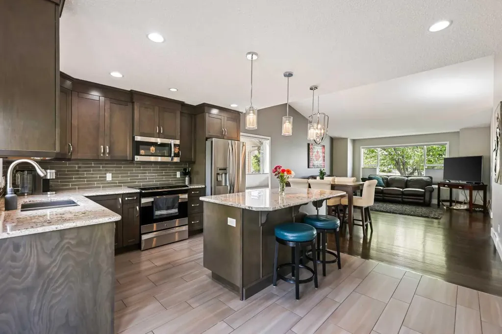 11 Strathmore Lakes Crescent Strathmore AB T1P 1L7