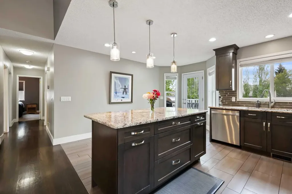 11 Strathmore Lakes Crescent Strathmore AB T1P 1L7