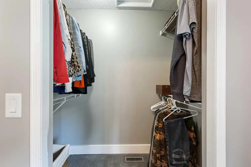 11 Strathmore Lakes Crescent Strathmore AB T1P 1L7